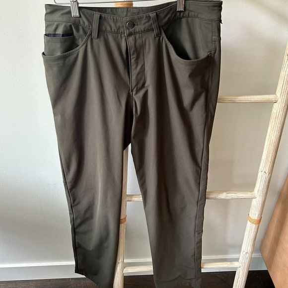 Lululemon ABC pants - Picture 3 of 4